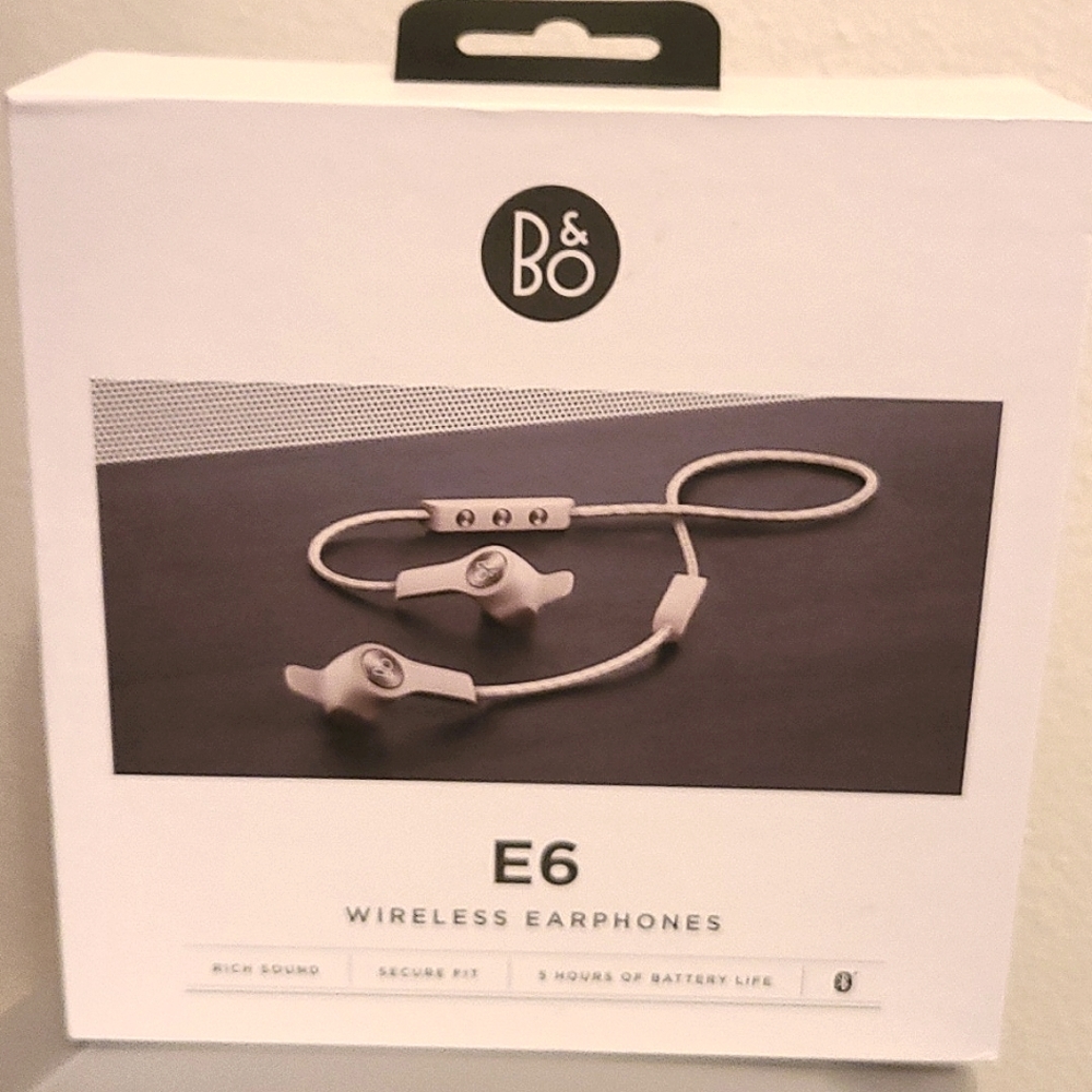 Bang & Olufsen E6